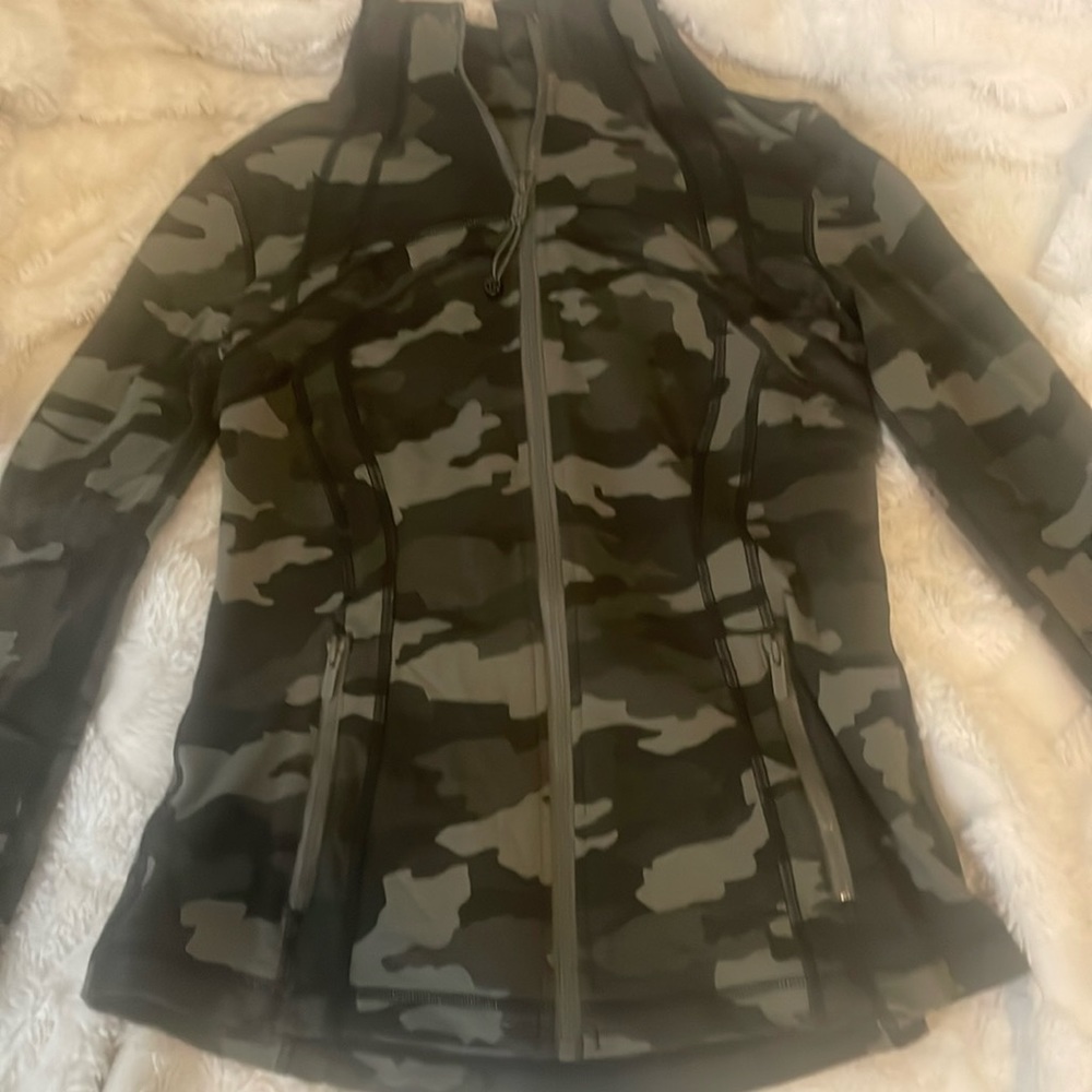 Camo green lululemon define jacket. In great condition, only worn 2-3 times.